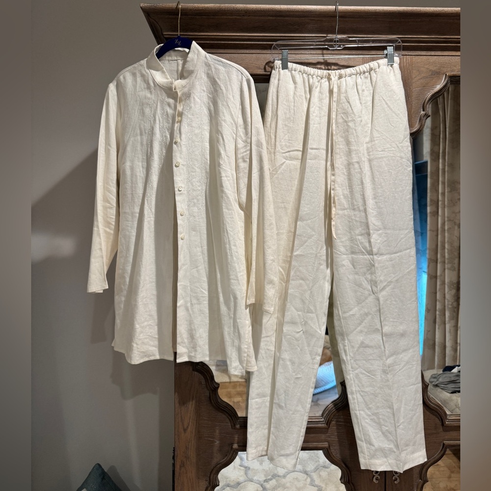 Cream linen women’s pant suit